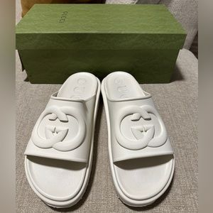 Authentic Soft Rubber Gucci Interlocking Off White
Men's Slide
